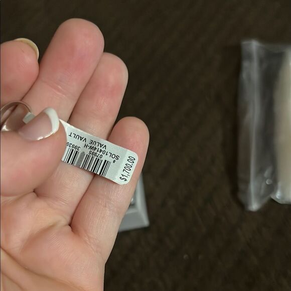 Elegant Silver and Blue Stone diamond Ring - Picture 5 of 9